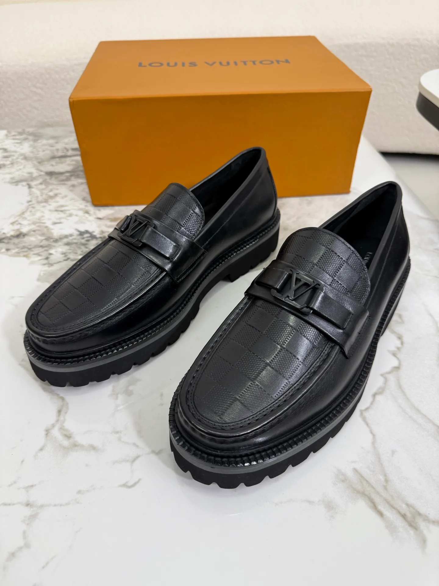 [L Family] Top P: 800💰 ▪️Size: 39-44 (38.45 custom-made) The top male god leather shoes Lv series are sold at the same time with original factory configuration, original cowhide fabric imported from Italy, soft and comfortable, imported water-dyed cow lining, soles: original ultra-light French foam outsole super comfortable, original factory with single goods 🔍🔍high quality, can be entered and exited at will, welcome to compare and synchronize.